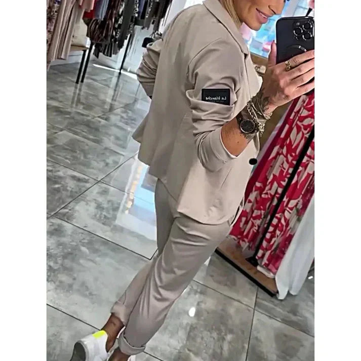 Penélope - Traje a medida con chaqueta suave y pantalones cómodos de jogging