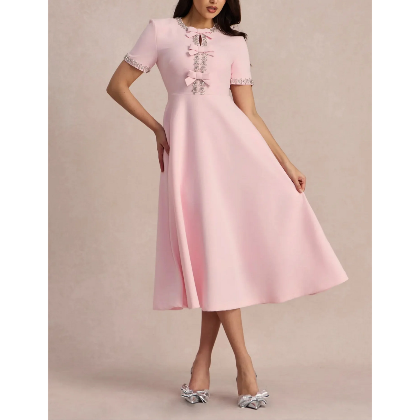 Raffaella™ | Vestido acampanado con lazos y abalorios
