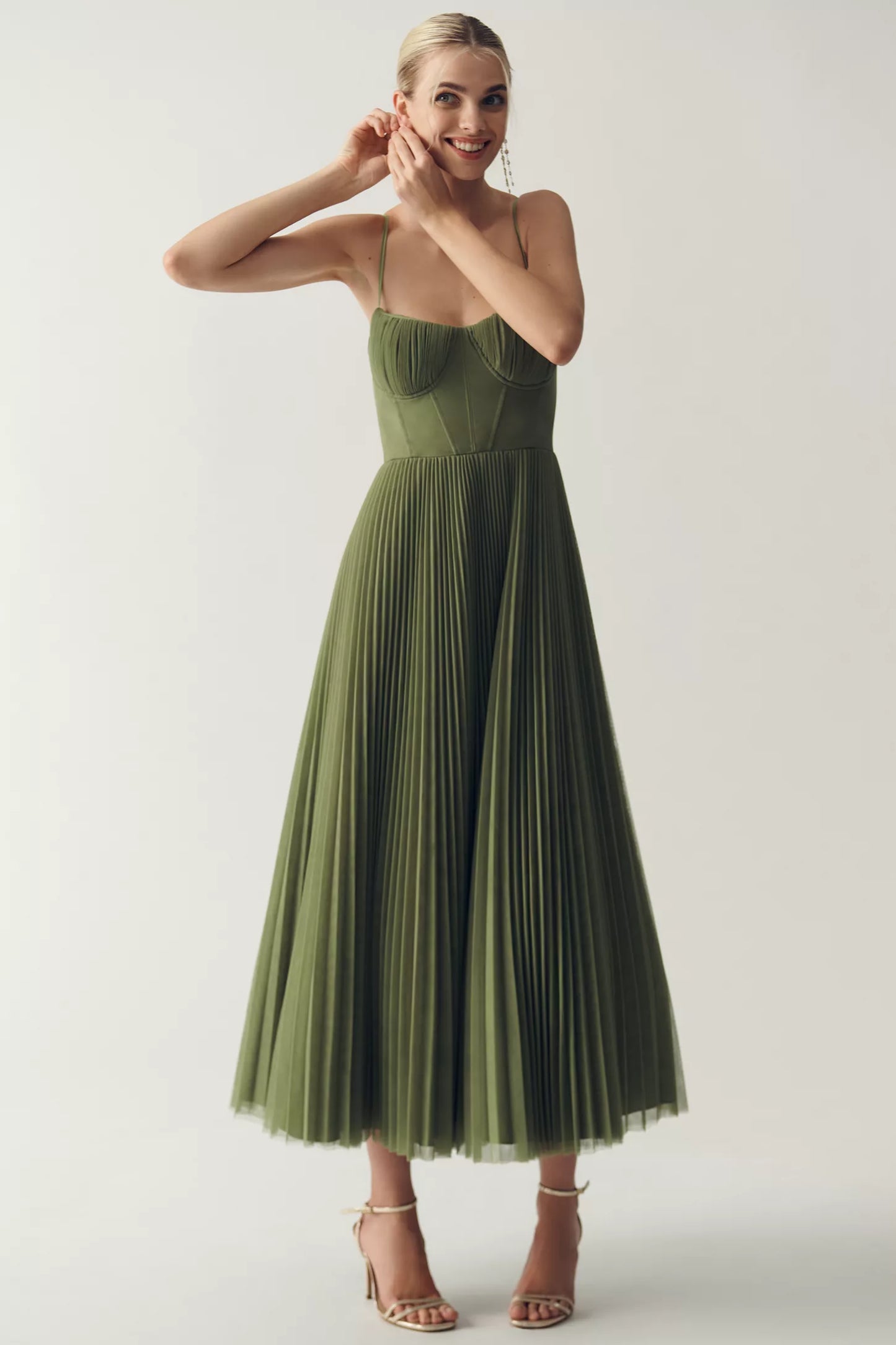 Selena™ | Vestido midi con corpiño estructurado y falda plisada