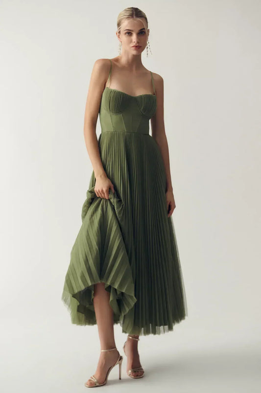 Selena™ | Vestido midi con corpiño estructurado y falda plisada